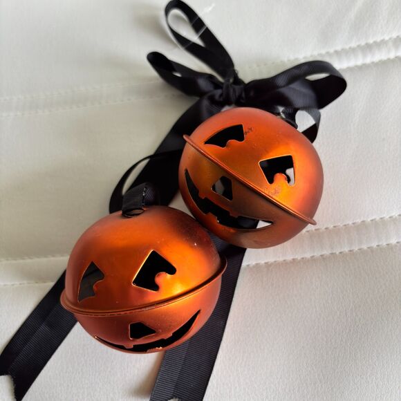 Halloween Jack O Lantern Metal Bells Wreath/Door/ Craft Project - Picture 2 of 3